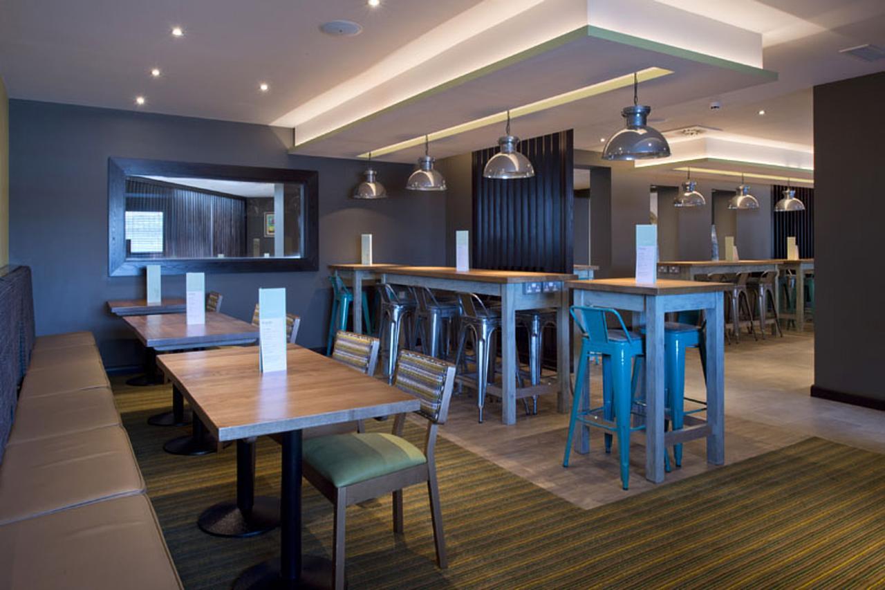 Premier Inn Heathrow Airport Terminal 4 Hillingdon Zewnętrze zdjęcie